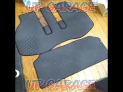 Artina
Floor mats for Vellfire are welcome! Verbal appraisals are also available.