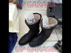 Size:25.5KOMINE
Spazzio
Leather boots