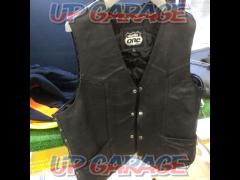 Size:LHighway
ONE
TM
Punched Leather Vest