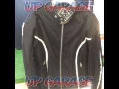 Size:3L DUBBLE
BLACK
Mesh jacket