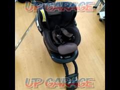 CAR-MATE
Erubebe
A crude
4i
Glance
Child seat