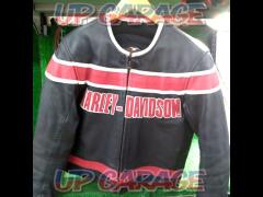 Size: LHarley Davidson
Leather jacket
Black x Red