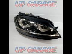 Golf 7 / 5G
AU
Volkswagen genuine headlights for the early model
* RH (driver's side only)