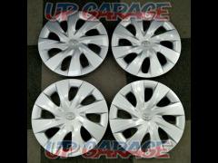 Porte/Spade Toyota genuine
Wheel cap