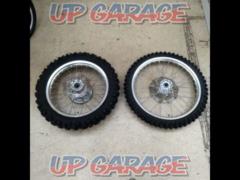HONDA
Genuine front and rear wheel and tire set
CRF250R (MD38)