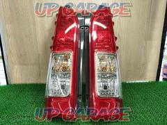 TOYOTA (Toyota)
Hiace 200
Genuine tail lens
Right and left