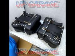 Unknown Manufacturer
Leather side bag
Right and left