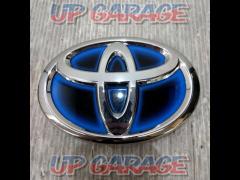 Toyota
Prius genuine front emblem