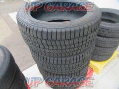 GOODYEAR
ICE
NAVI
Eight
245 / 45R18
Made in 2023
Four
