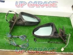Toyota genuine
Options
Rain clearing blue mirror & aftermarket LED turn signals