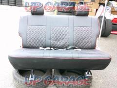 Toyota genuine
200 series
Hiace
Type 2
S-GL genuine
Second seat
*Vehicles with seat belts