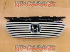 Honda
RV type
Vu~ezeru
PLAY Grade
Genuine
Front grille with tricolor accent bar