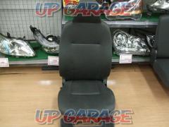 Toyota
Hiace 200
6 type
DX grade
Genuine sheet
Driver's seat only