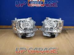 Toyota
Hiace 200
8-inch genuine
LED headlights
Right and left