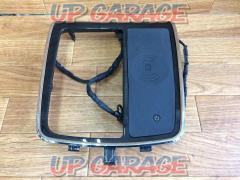 Enrage trading
Integrated front console tray
Qi
Wireless charger
[Alphard
VELLFIRE]
