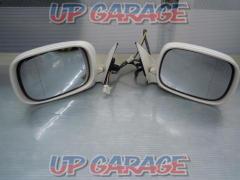 Toyota genuine
Door mirror - left and right set
Pearl White
Crown 18 series
Late]
