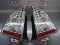 Toyota genuine
Taillights left and right set for the early 30-series Prius