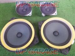 Toyota Genuine
Built-in speaker front and rear set