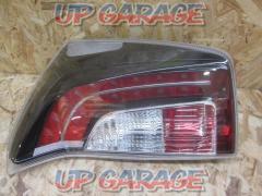 Toyota genuine
30 Prius G'z
Tail lamp (cold weather model)