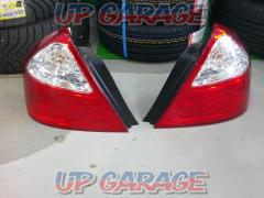 Nissan Genuine Fuga (Y50) Early Model
Tail lens outer side only
