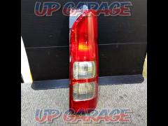 Toyota genuine tail light set
200 Series Hiace 1, 2, 3 type driver's side only