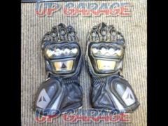 DAINESE
FULL
METAL
D1
GLOVES
Size M/8.5