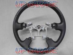 Toyota
200 series
Crown
Genuine leather steering wheel