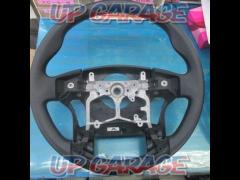 Toyota genuine
Genuine urethane steering wheel for the 150 series Land Cruiser Prado