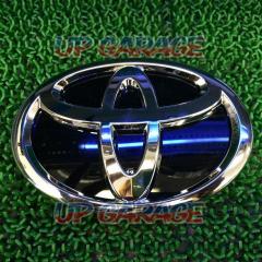 Toyota genuine
Genuine front emblem (black)