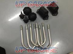 Toyota
Hiace 200
Pure U-shaped bolt
+
Bump rubber set
