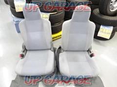 Daihatsu
Hijet
S320V
Genuine
Front seat
Right and left