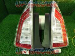 Toyota genuine
LED tail lens
Right and left
30 series Prius
Late version