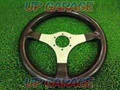 Unknown Manufacturer
Leather steering wheel
32 pie
Made
In
Italy