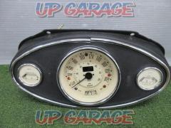 SMITHS
Speedometer, water temperature gauge, oil pressure gauge