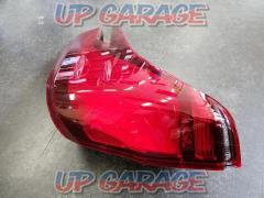 TOYOTA (Toyota)
30
Genuine Alphard late model tail lens (driver's seat outer side only)