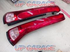 Genuine Nissan Serena (C25) tail lamp
Left and right