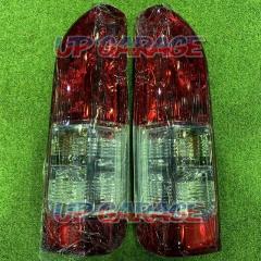 WANJIE
HL-20-003
200 series Hiace 5 type
Standard color tail left and right set
Unused