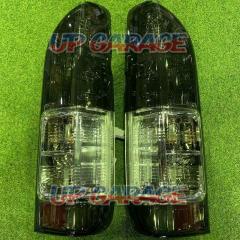 Unknown Manufacturer
200 series Hiace 5 type
Genuine type smoke tail left and right set