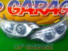 Left and right set TOYOTA genuine
HID headlights