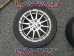 Unknown Manufacturer
12-spoke wheels
※ tire that is reflected in the image is not attached