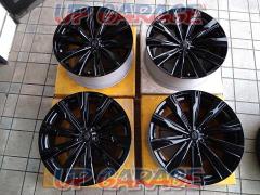 Toyota Genuine
AZSH36W
Crown
SPORT
Z grade genuine gloss black painted wheels