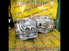 Toyota genuine
200 series/Hiace genuine LED headlights
Right and left
