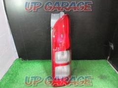 TOYOTA 200 series Hiace
1st to 3rd generation genuine tail lights
Right only
