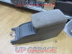 TOYOTA JZX100 Mark II
Genuine center console for automatic transmissions