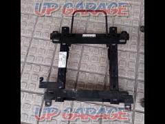 Unknown Manufacturer
Reclining seat rail
For RH (driver's seat) side
Product code: S051R.L