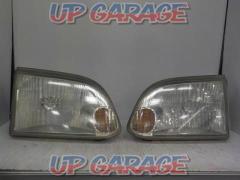 TOYOTA
100 Hiace
Late genuine headlight
Right and left