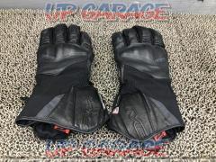 FIVE
Riding Gloves