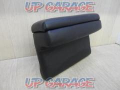 Other plug-in armrests
One side only
■ Hiace
200 series