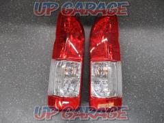 Genuine Toyota
Hiace 200
7-inch
Super GL genuine tail lights left and right