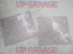 Unknown Manufacturer
2 rubber mats